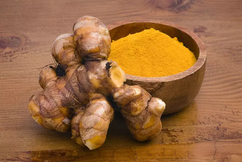 A diferença entre cúrcuma e açafrão